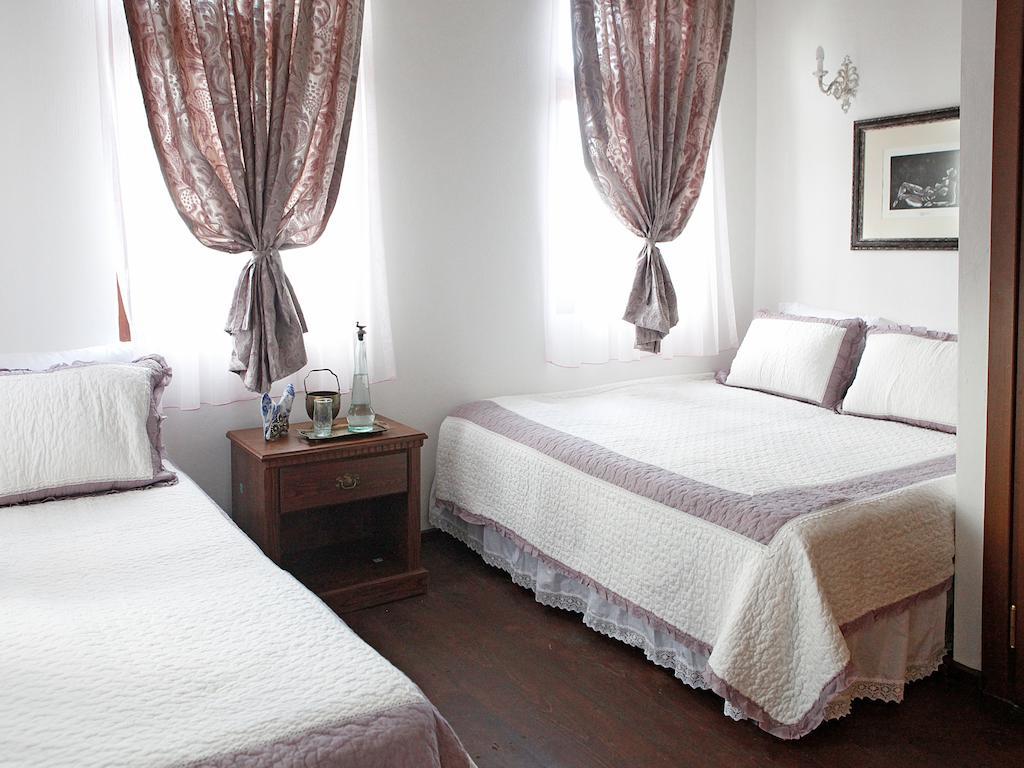 Marjolaine Hotel Ayvalik Ruang foto